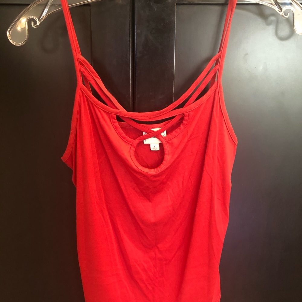 Red tank with keyhole design